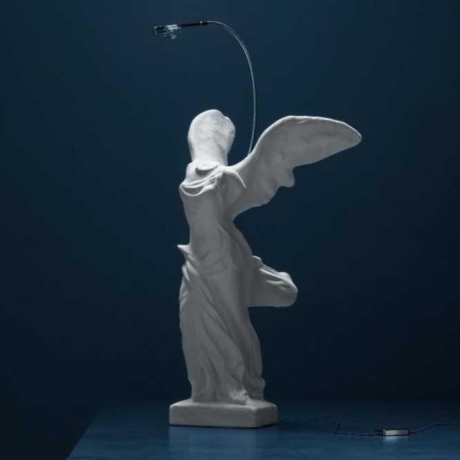 nike-catellanismith-table-lamp
